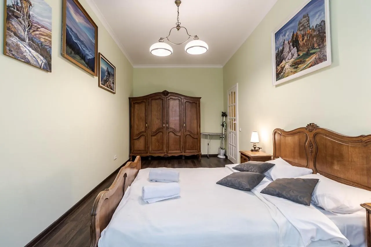 Modern Chaikovskogo Apartment Lviv